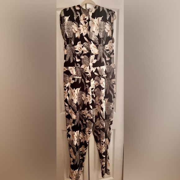 Kardashian Kollection Black and White Jumpsuit. - Picture 3 of 4